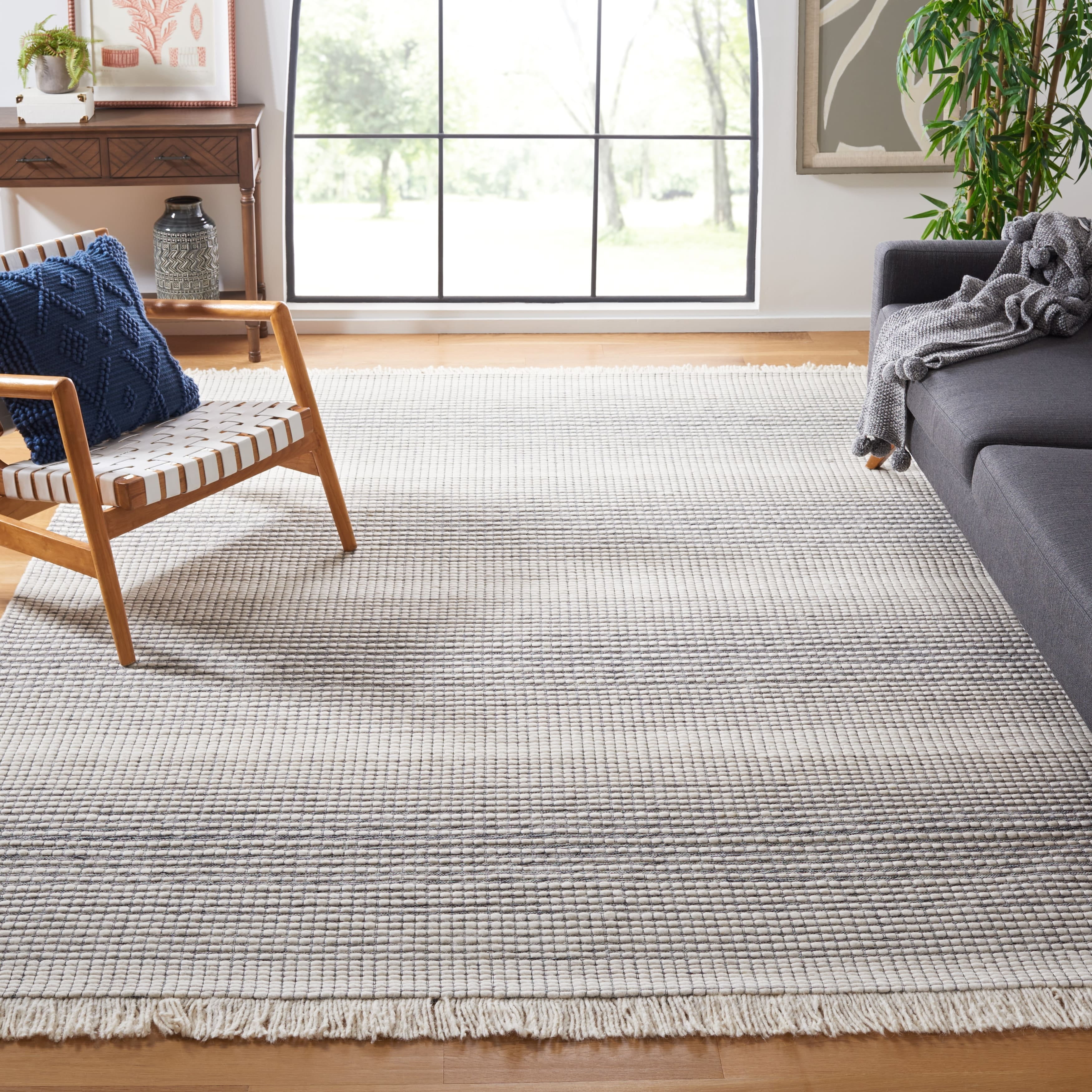 SAFAVIEH Marbella Peronal Distressed Area Rug, Ivory/Black, 3' x 5'