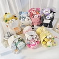 thumbnail image 2 of Ramo De Flores Sanrio Muñeca De Peluche My Melody Kuromi Cinnamoroll Kt Gato Hecho A Mano Juguete Graduación De San Valentín Con Bolsa, 2 of 4