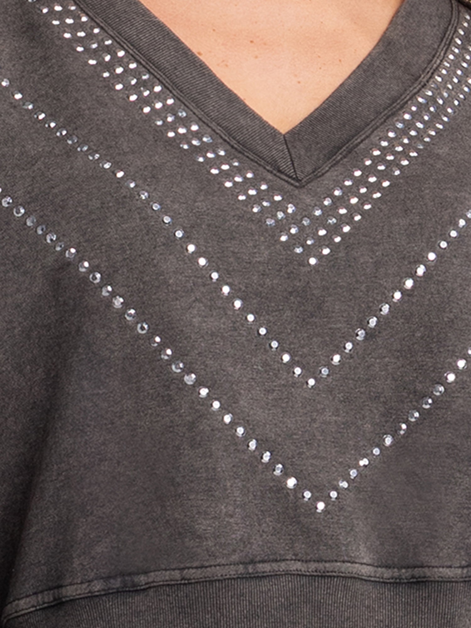 Jessica Simpson Women's and Women's Plus Rahmona Studded V-Neck Pullover Top, Sizes XS-4X