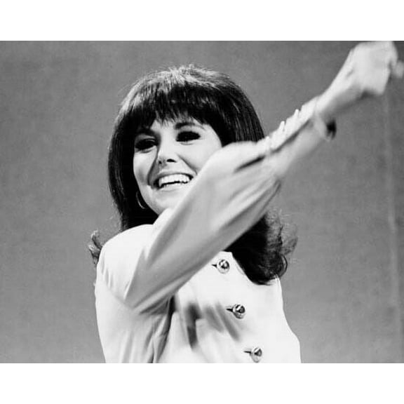 Marlo Thomas TV's That Girl with big smile and fist in air 8x10 photo