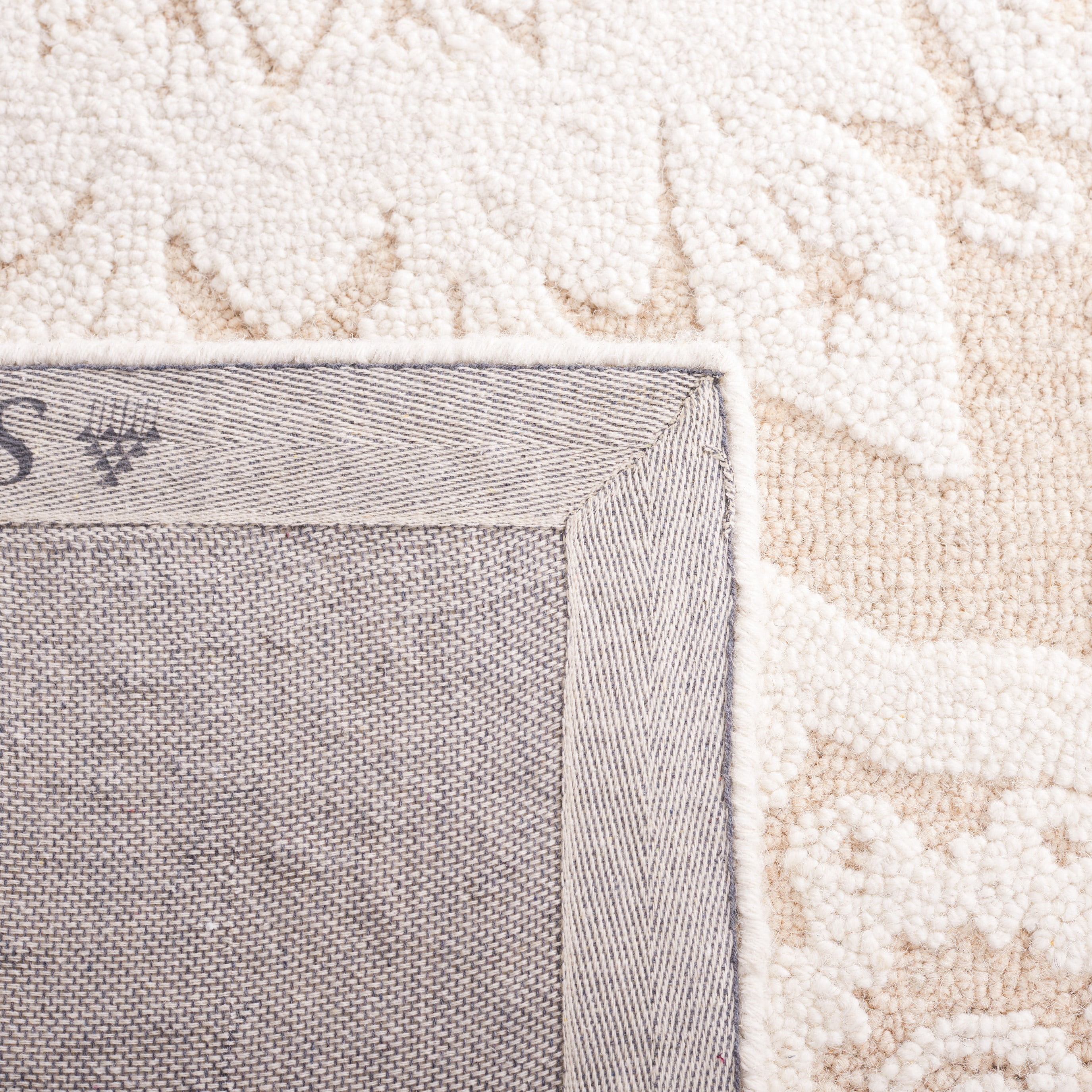 SAFAVIEH Blossom Brody Medallion Area Rug, Ivory/Light Brown, 5' x 8'