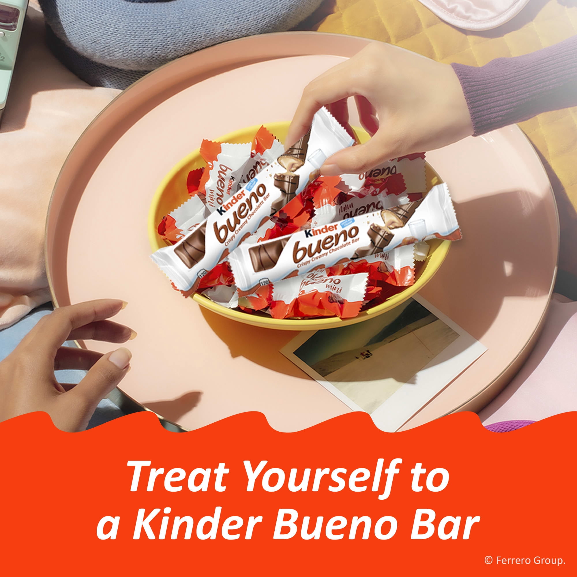Kinder Bueno Milk Chocolate Bar with Crispy Wafer and Hazelnut Cream, 1 Count, 0.7 oz