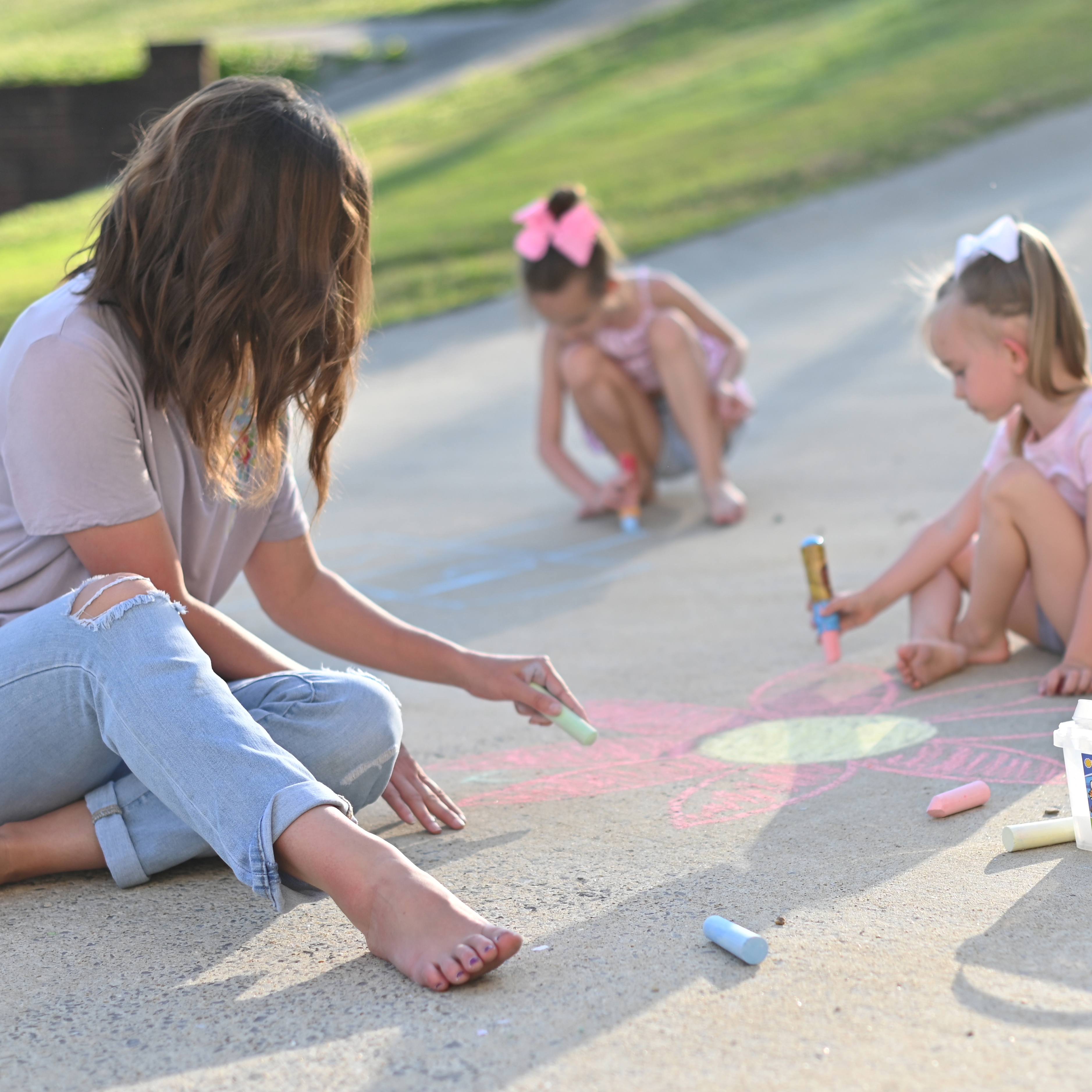 Maxx Bubbles Bubble Party Pack with 2 Blasters, 16oz Refill, and 24 Sidewalk Chalks for Ages 3 and Up