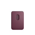 thumbnail image 2 of Cartera FineWoven para iPhone de Apple con MagSafe Mulberry, 2 of 5