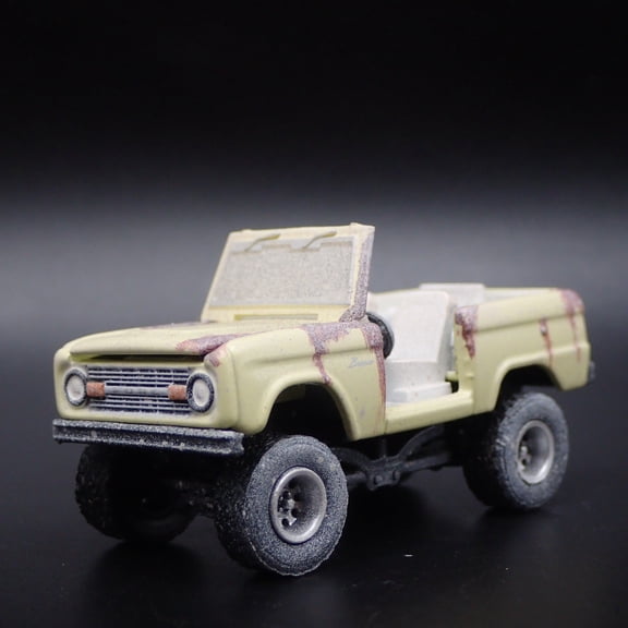 Open Box 1967 67 FORD BRONCO 4X4 OFF ROAD BARN FIND 1:64 SCALE DIORAMA DIECAST MODEL CAR