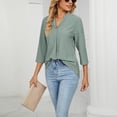 thumbnail image 2 of Las mujeres 3/4 camisa de manga plisada V cuello abajo collar V cuello puro color mujer Camiseta básica para fiesta Oficina viajes verde oscuro M, 2 of 6