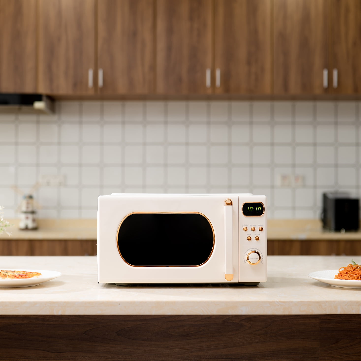 Mainstays 0.7 Cu ft Retro Countertop Microwave Oven , 700 Watts, Vanilla Dream, New