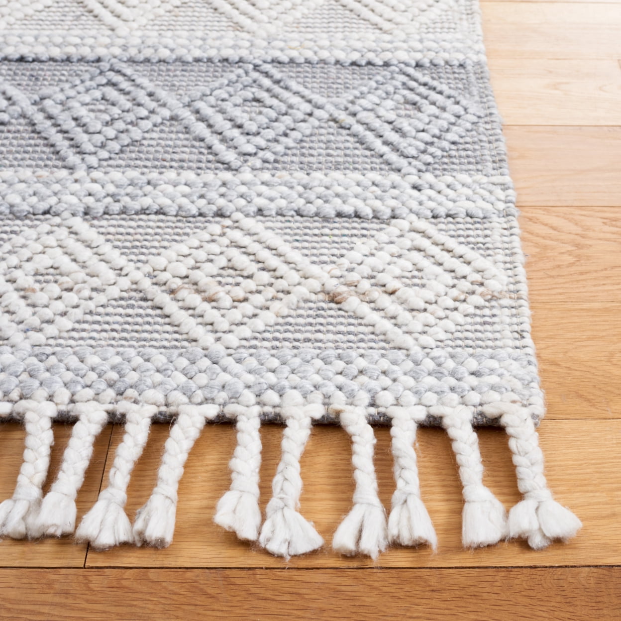 SAFAVIEH Natura Aphrodite Geometric Runner Rug, Silver, 2'3" x 12'