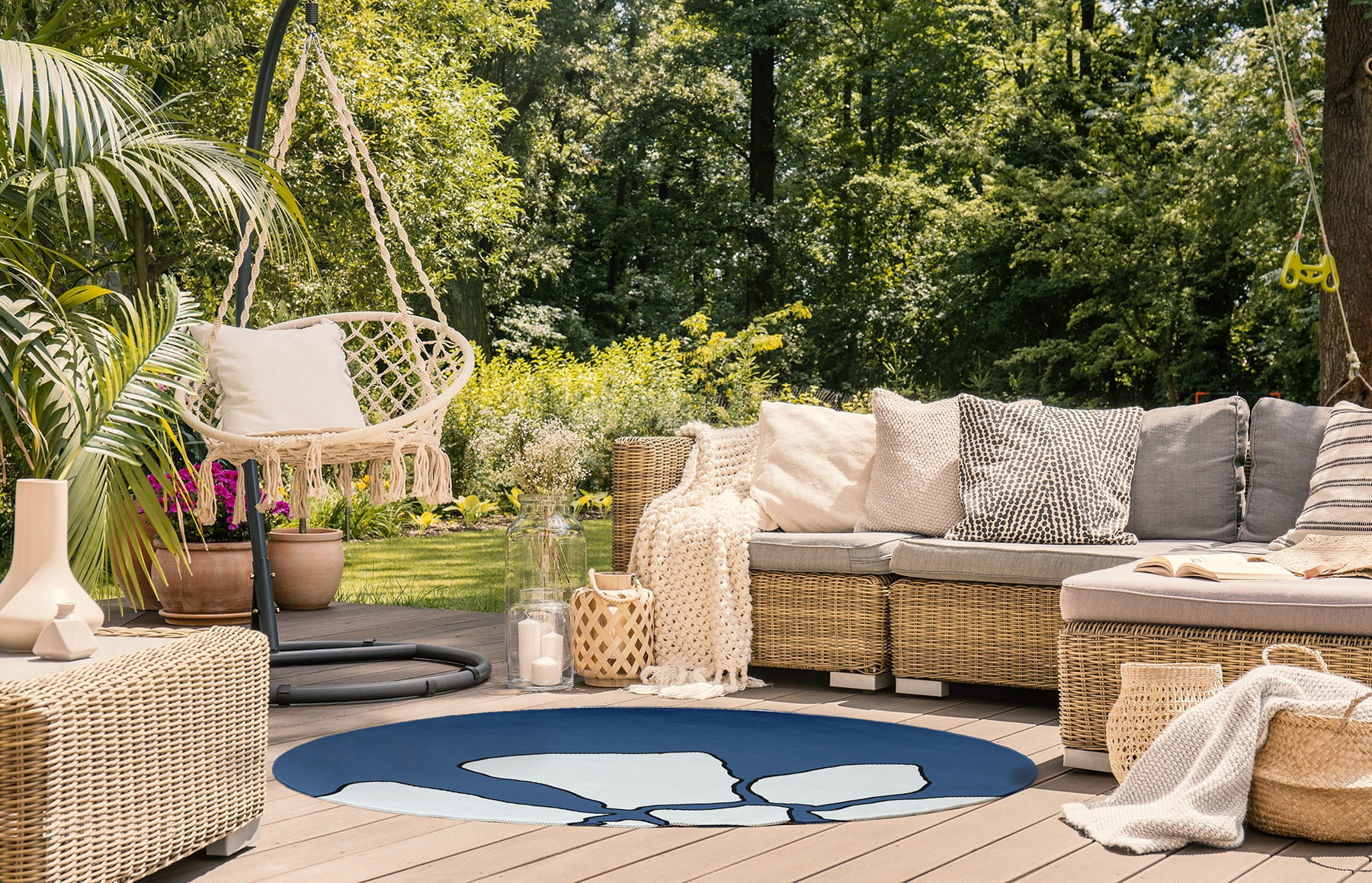 Simply Daisy 5' Round Blue Petal Lines Spring Chenille Indoor/Outdoor Rug