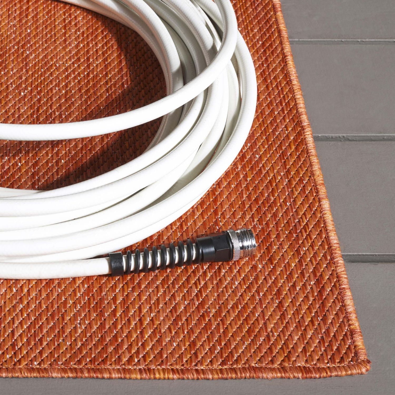 SAFAVIEH Beach House Lauressa Solid Indoor/Outdoor Area Rug