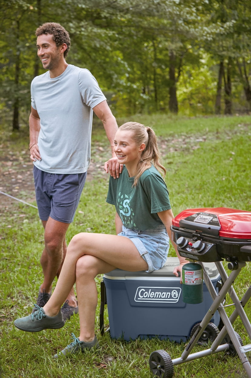 Coleman 316 Series 62QT Lakeside Blue Hard Chest Wheeled Cooler for  Backyard, Camping, Beach or Tailgate