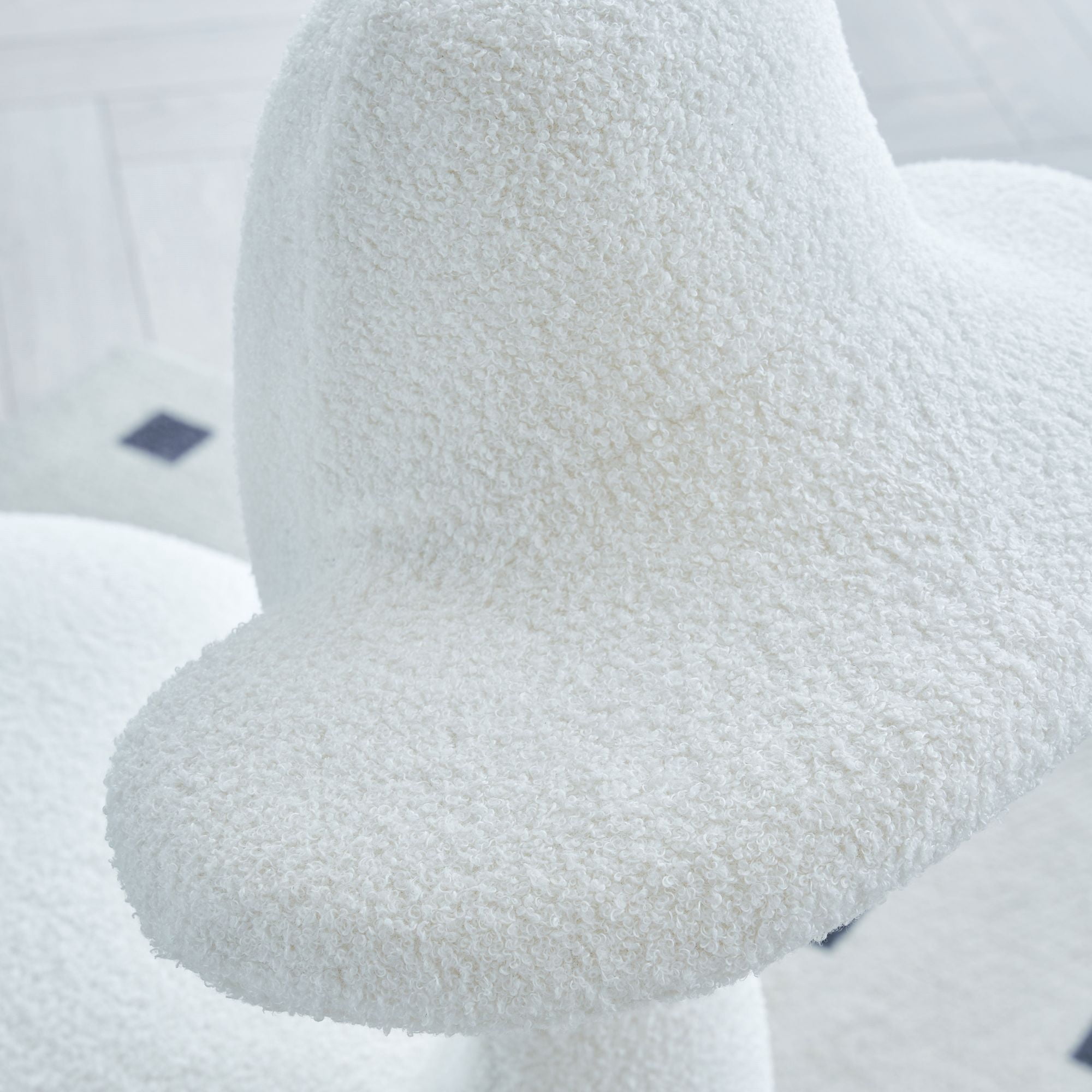 DEALTOPS Sherpa Lamb Fabric Accent Chair, Fun Lambswool Fabric Upholstered Accent Chair for Gaming Room, Living Room, Bedroom - White