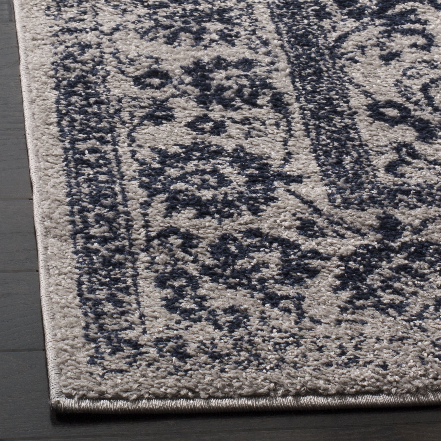 Safavieh Adirondack Wyatt Traditional Distressed Area Rug, Gray/Navy, 2' x 3'