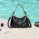 thumbnail image 1 of Bolso de hombro de Cuero Yinane para mujer negro, 1 of 8