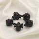 thumbnail image 4 of 5 piezas negras Tapa de válvula de aire para rueda de neumático con forma de calavera y huesos cruzados, cubierta antipolvo para coche, camión, motocicleta y bicicleta universal, 4 of 5