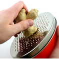 thumbnail image 4 of Râpe à Fromage Citron Citron Zester avec Couvercle de Récipient de Stockage des Aliments - Parfait pour les Fromages Parmesan Ou Cheddar Doux, Gingembre, Rouge, 4 of 7