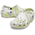 thumbnail image 2 of Zuecos Crocs Clásicos Marmoleados Tie-Dye Blanco/Microchip, 2 of 2