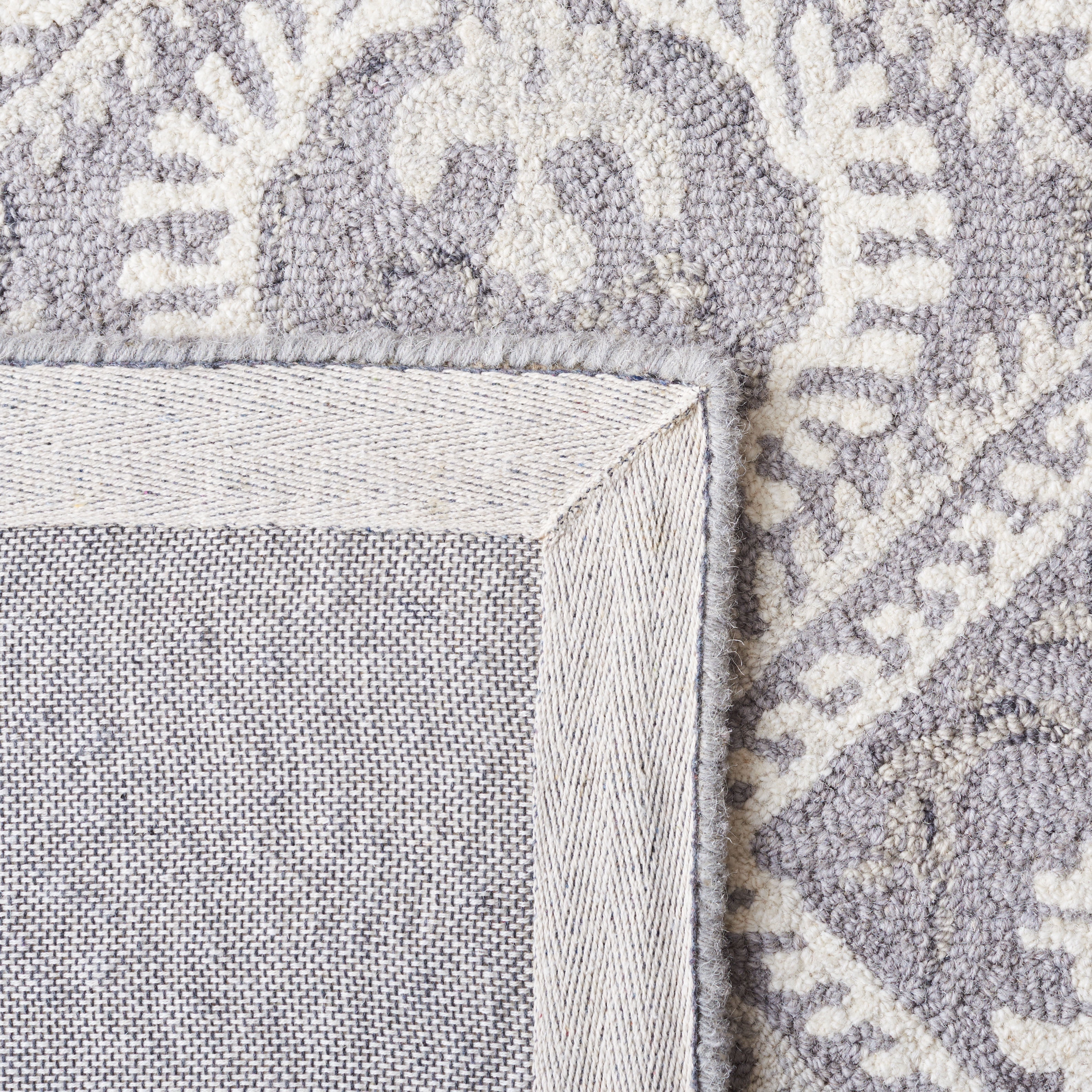 SAFAVIEH Micro-Loop Jaime Medallion Area Rug, Ivory/Grey, 4' x 6'
