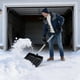 thumbnail image 5 of Pala De Nieve Pala quitanieves desmontable con hoja ancha de plástico y banda de desgaste de aluminio, mango ergonómico para quitar nieve pesada (negra) Rkxzt, 5 of 8