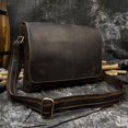 thumbnail image 2 of Bolso de mensajero de cuero genuino para hombre, bandolera Vintage de cuero de Caballo Loco, con solapa magnética, para ordenador portátil, A4 Fivean unisex, 2 of 2