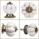 thumbnail image 4 of Pomo de cerámica blanco y dorado para armario con tornillos de calabaza (paquete de 10) - 4 x 4 cm - Pomo redondo vintage para armario - Para el hogar, la oficina, el hogar, 4 of 5