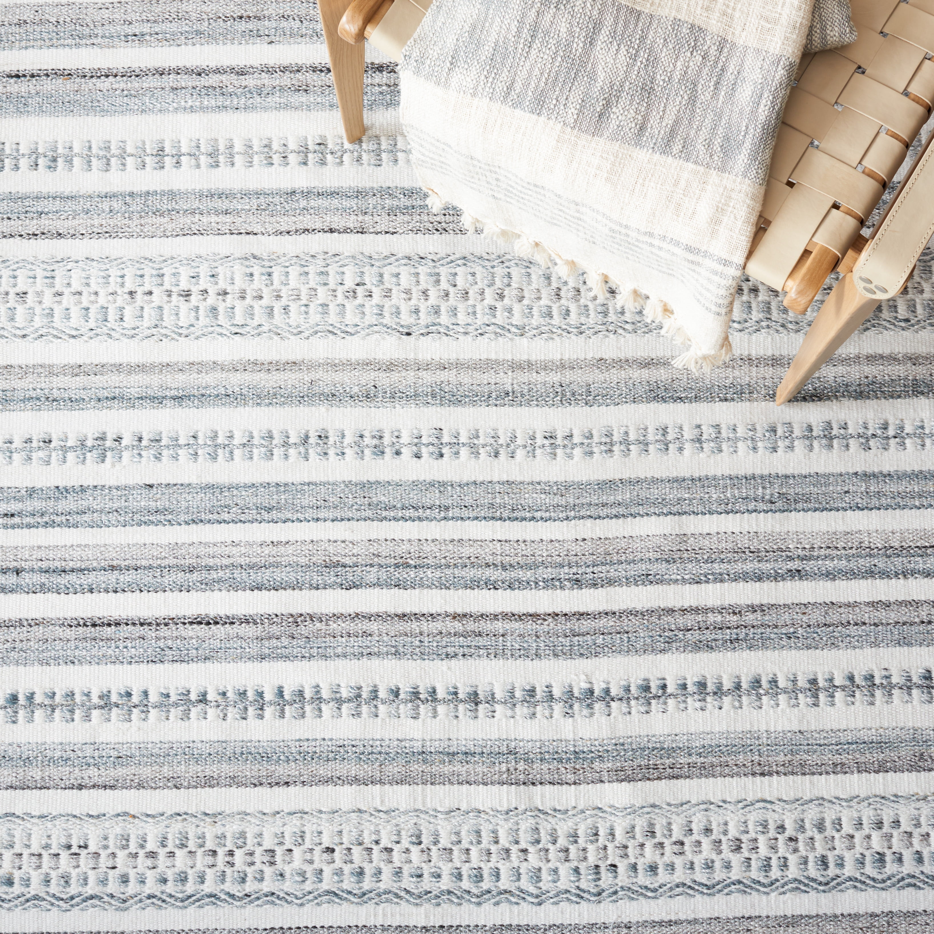 SAFAVIEH Kilim Mandy Striped Polyester Area Rug, Ivory/Grey, 6' x 6' Round