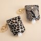 thumbnail image 1 of manos de 60 ml (no incluido), clips para bolsa de pañales, monedero o bolsa de viaje, bolsa de almacenamiento de desinfectante de manos de cuero, cubierta de botella de cuero., 1 of 1