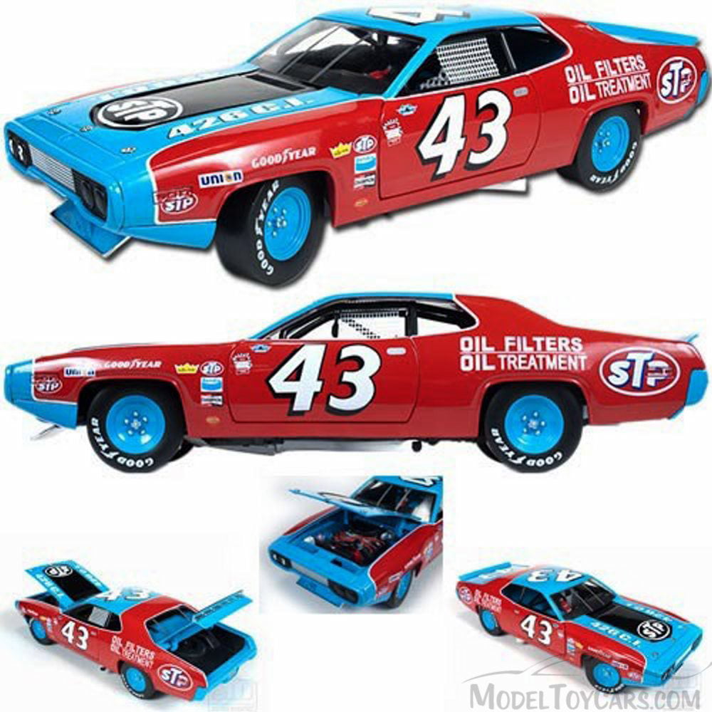 1972 PLYMOUTH ROAD RUNNER RICHARD PETTY'S #43 1:64 SCALE  DIECAST MODEL CAR