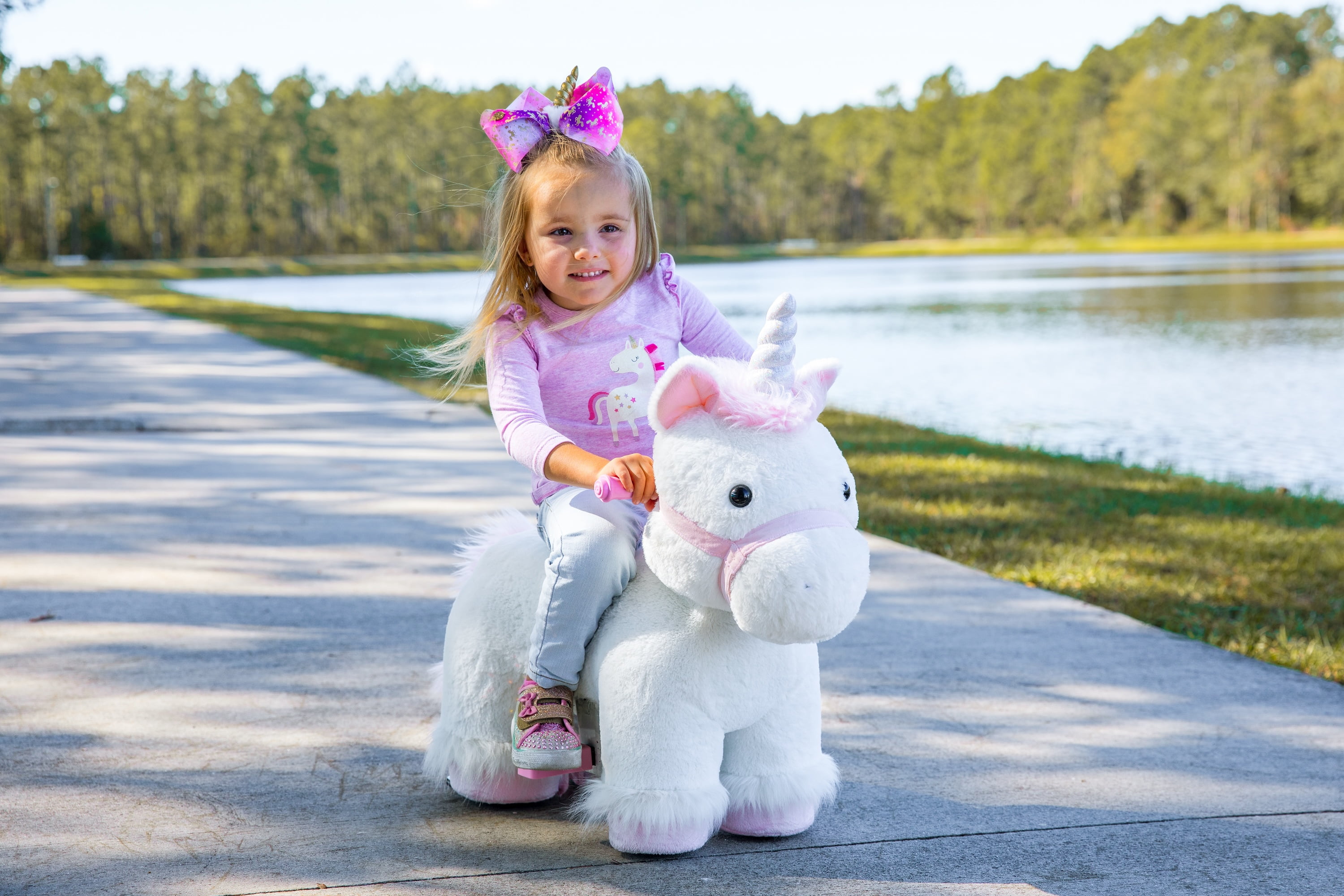 Dynacraft Plush Unicorn Ride-On Unisex Kids 6-Volt