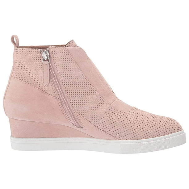 maong skirt outfit with rubber shoes