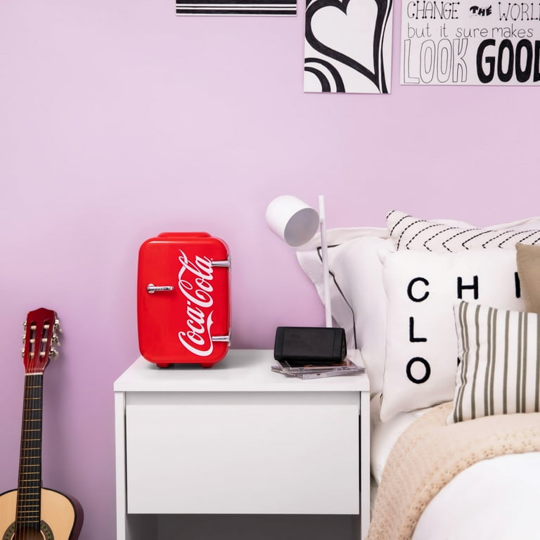 Coca-Cola Vintage Chic Cooler/Warmer Mini Fridge, 110V/12V, 4L Coca-Cola Vintage Chic Cooler/Warmer Mini Fridge, 110V/12V, 4L