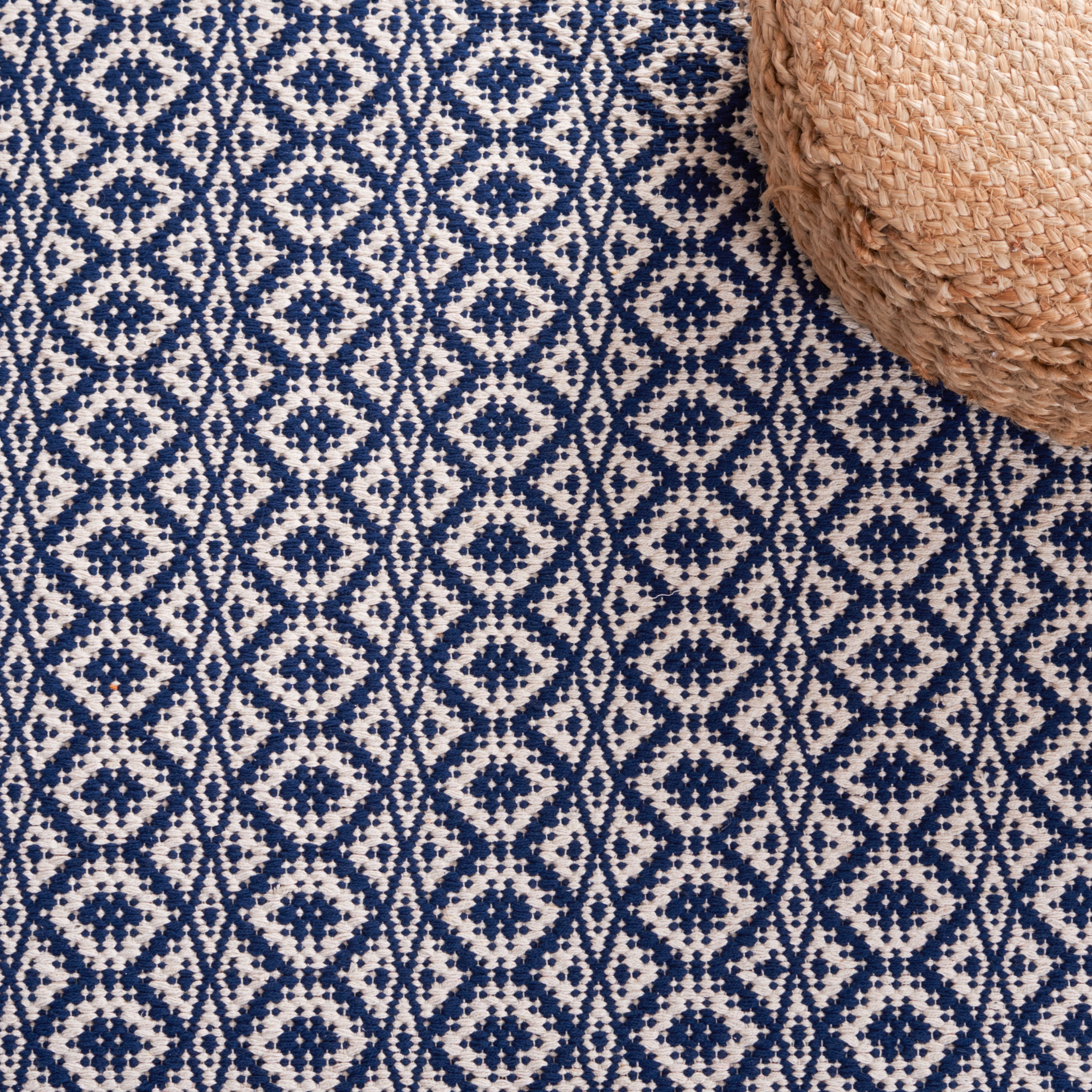 Safavieh Montauk Corrine Geometric Cotton Area Rug, Ivory/Navy, 6' x 9'