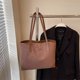 thumbnail image 3 of Bolso Gamuza Con Asa Superior Mano para Mujer Compras Retro Sintética, 3 of 9