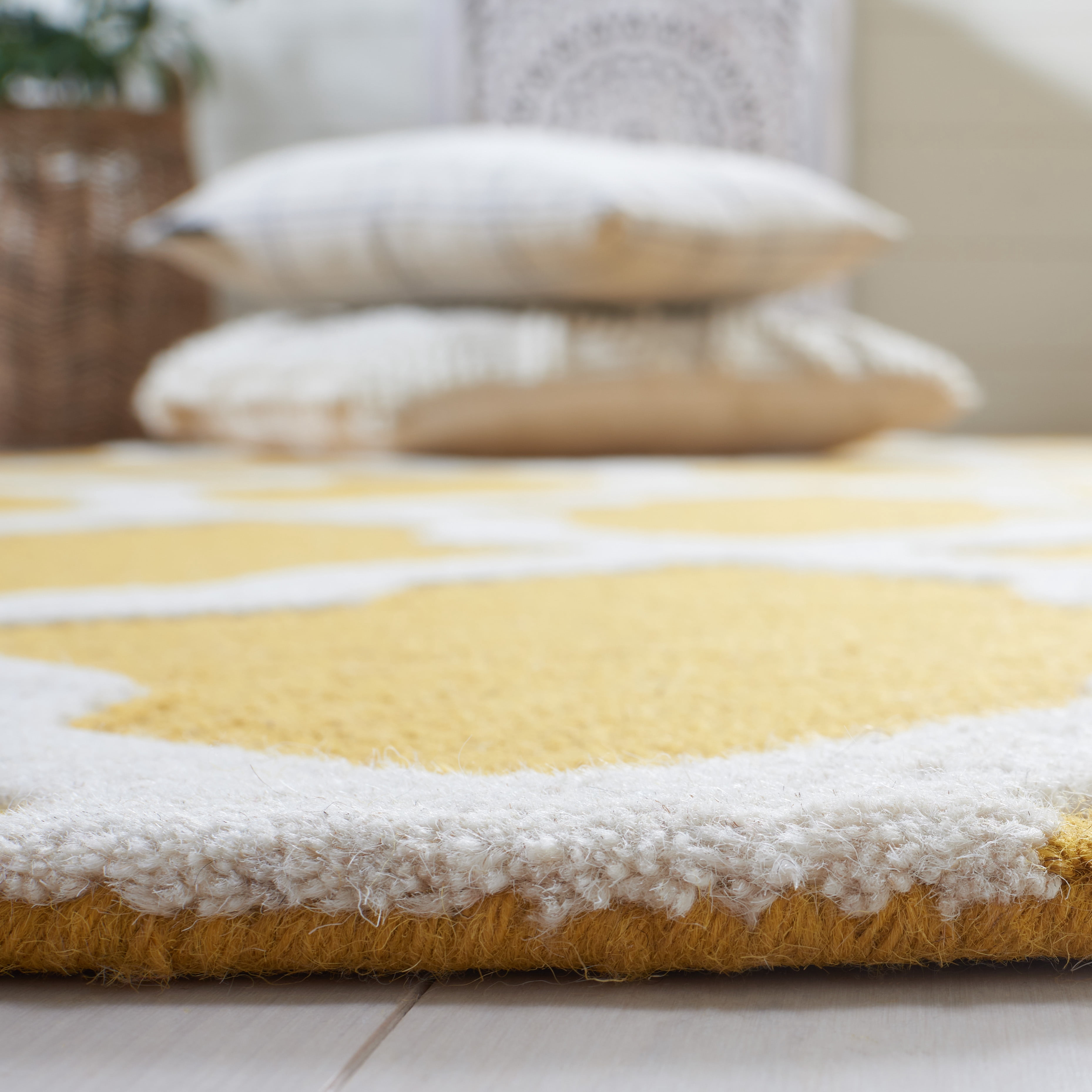 SAFAVIEH Cambridge Liam Geometric Wool Area Rug, Gold/Ivory, 2'6" x 4'