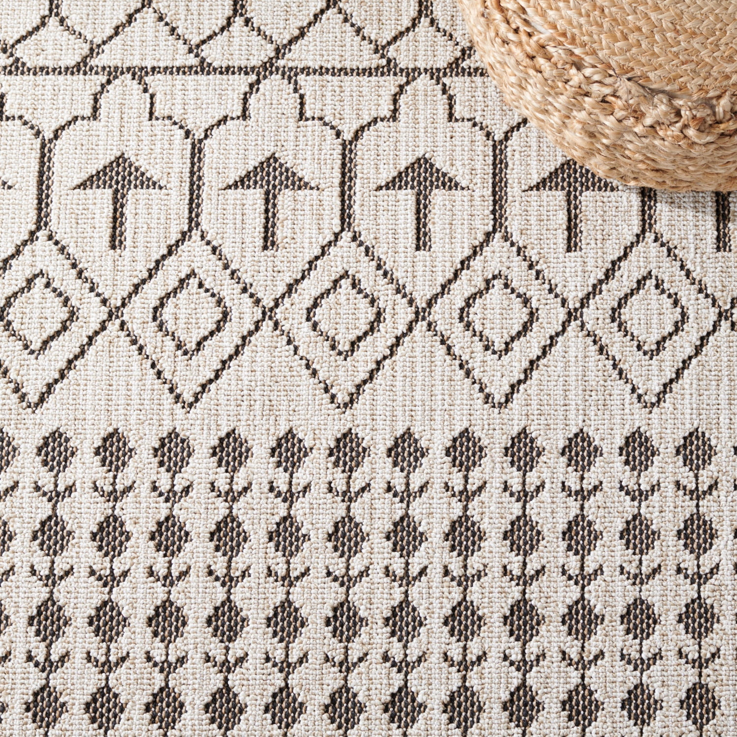 SAFAVIEH Global Antilla Diamond Indoor/Outdoor Area Rug, Beige/Dark Beig, 5'3" x 7'6"