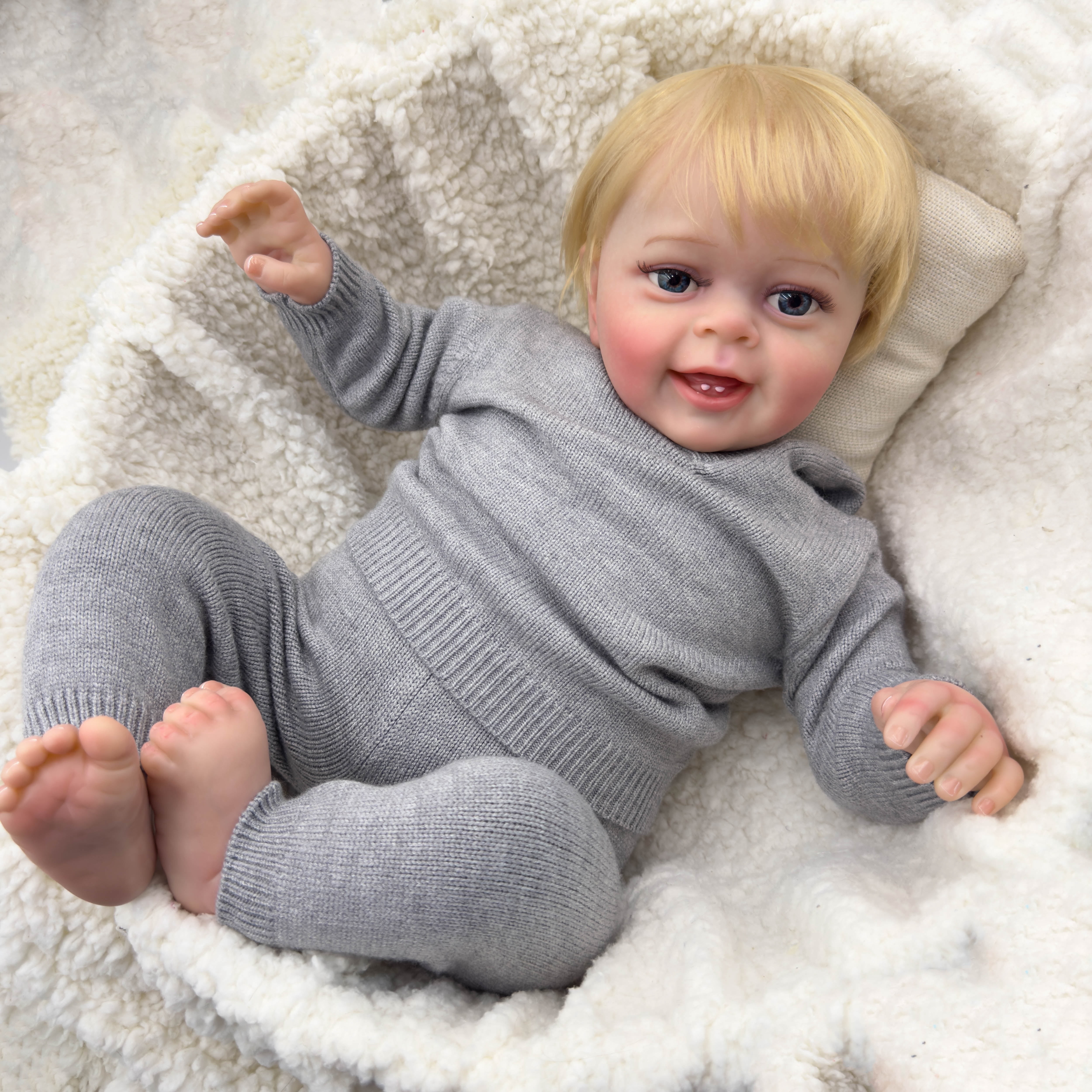 Lifelike Reborn Baby Dolls 24 inch Cloth Body Sweet Smiling Real Life Baby Real Newborn Dolls with Clothes & Feeding Toy for Kids Age 3+