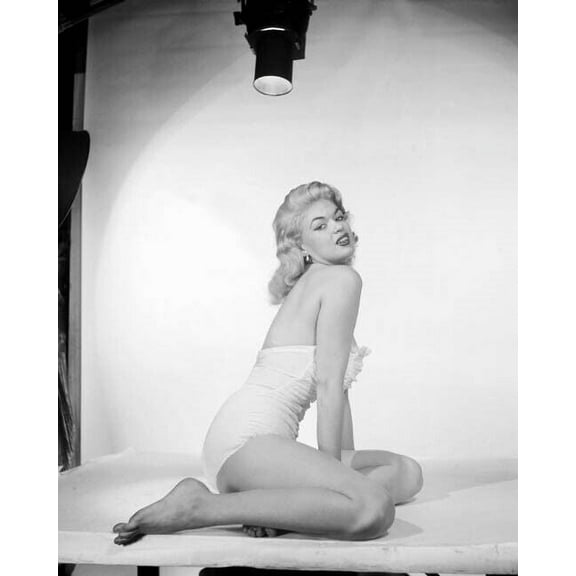 Jayne Mansfield 1950's glamour pose in swimsuit posing for camera 8x10 photo