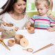 thumbnail image 4 of Juguetes para piscina, juguetes para bebés y niños pequeños. Juego de herramientas sensoriales con cubo para niños pequeños: 8 espátulas y pinzas de madera. Juguetes para el desarrollo de la motricida, 4 of 9