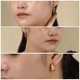 thumbnail image 4 of JeenMata - Juego de Regalo de 3 Pares de Pendientes para Mujer de Uso Diario en Baño de Oro Amarillo, Gruesos, Abiertos, Ligeros, de Aro, Hipoalergénicos, Retorcidos para Mujer, 4 of 5