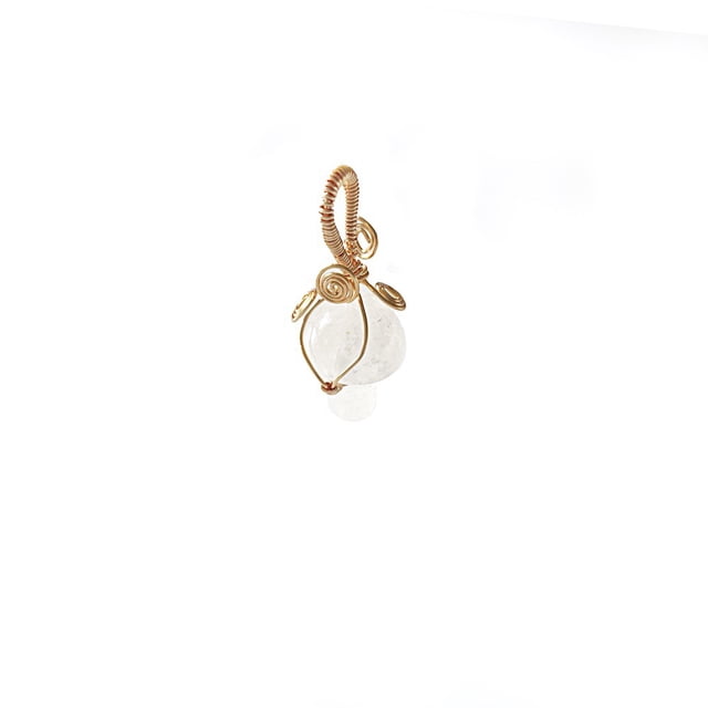 Collar con colgante de piedra amatista y mini traje de hongo. Piedra semipreciosa de cristal en forma de hongo.