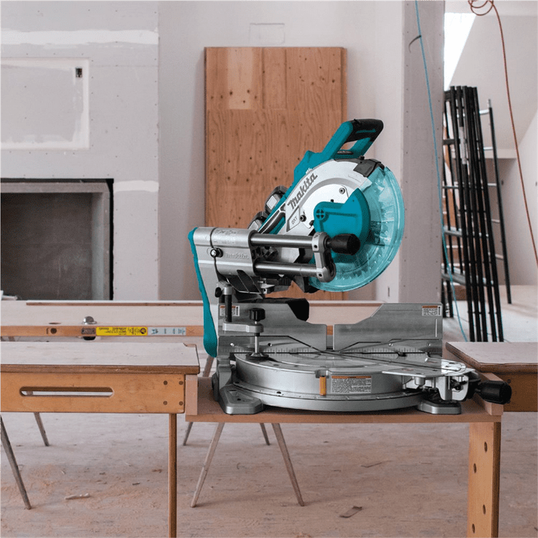 Lxt makita saw deals