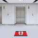 thumbnail image 5 of Calcomanía Antideslizante Yeacher Señal de Piso Espere Aquí, 5 of 7