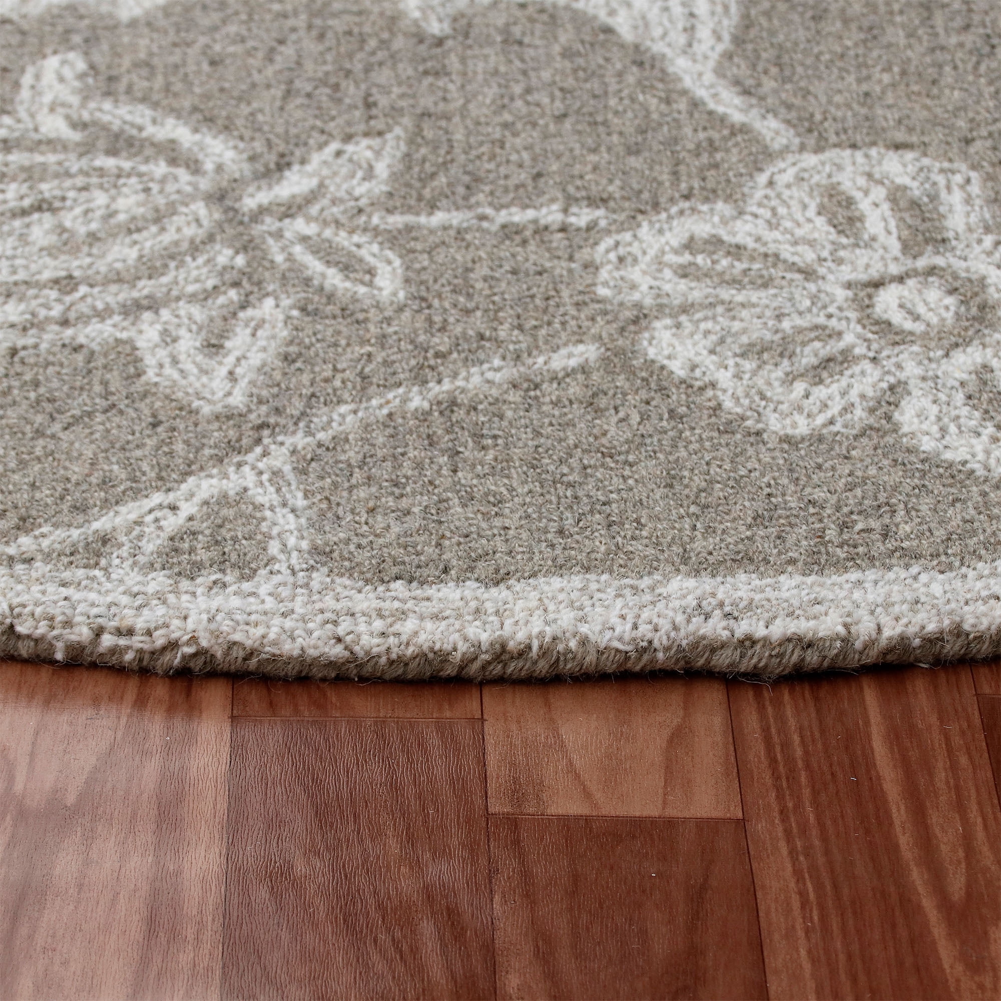 LR Home Clio 3' Round Gray/Ivory Floral Handmade Wool Indoor Area Rug