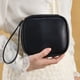 thumbnail image 1 of Bolsa Compacta de Cuero para Guardar Compresas Sanitarias – Neceser de Viaje con Asa, Organizador de Maquillaje para Mujeres, Práctica Cartera de Mano para El Bolso, para El Día a Día o para Una Noch, 1 of 7