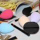 thumbnail image 4 of HONMEET Soporte reutilizable de silicona para brochas de maquillaje, 1 juego, caja portátil con forma de huevo para polvos, ideal para uso diario., 4 of 7