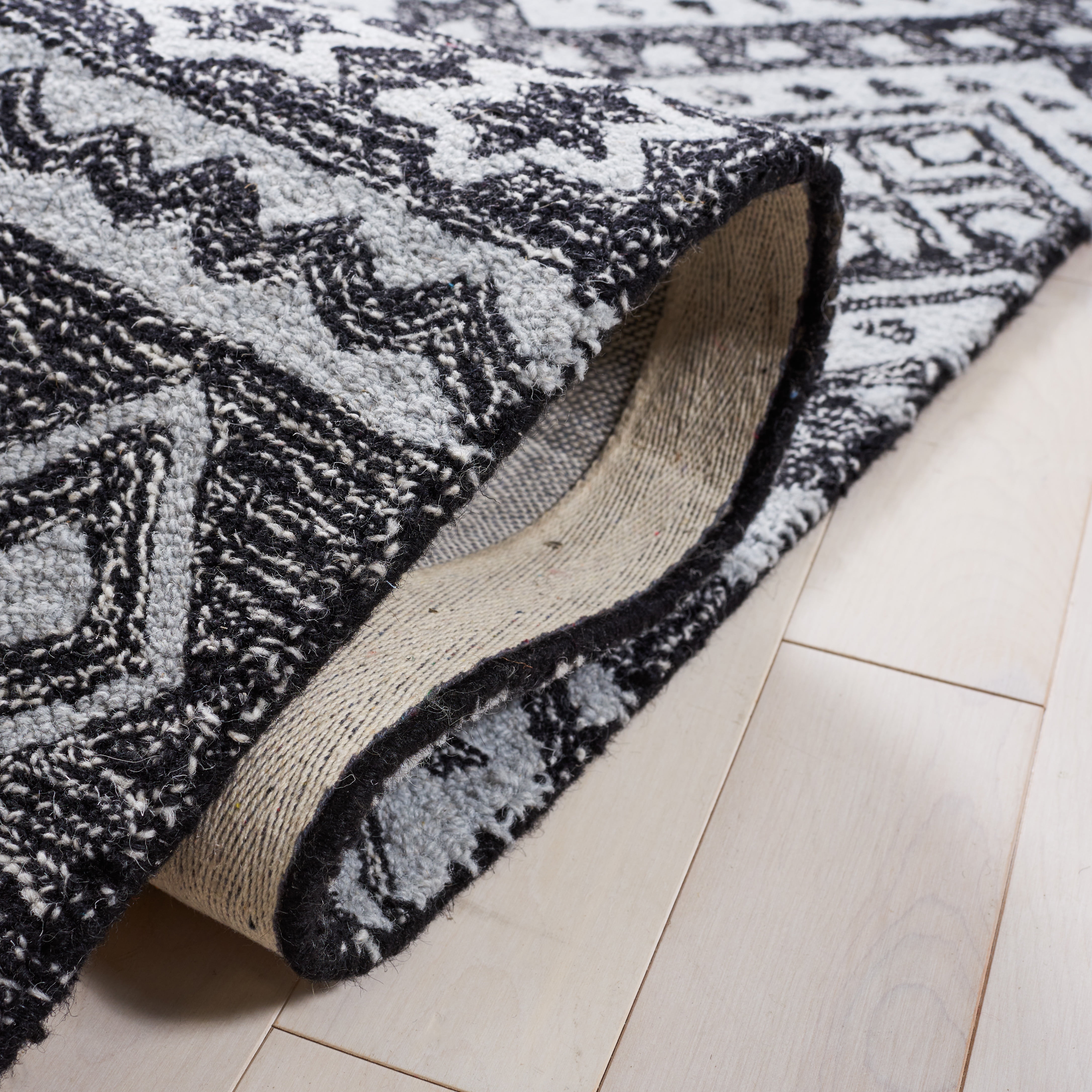 SAFAVIEH Micro-Loop Regis Geometric Area Rug, Black/Ivory, 6' x 9'