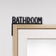 thumbnail image 1 of Adorno de letras de madera | Letrero decorativo para puerta y decoración del hogar | Diseño en ángulo recto para estantes y mesas, 1 of 7