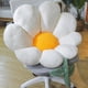 thumbnail image 3 of Injueey Cojín de asiento Cojín de sofá Cojines de silla Accesorios para el hogar Suavidad de estudiante En forma de flor borrosa Mirada linda Decoración del hogar Flor blanca Injueey HA084465-02, 3 of 6