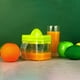 thumbnail image 5 of Xihbxyly Exprimidor de Limones Manual con Vaso Medidor Incorporado, Base Antideslizante, Fácil de Usar, Diseño Compacto, Ideal para Limón, Lima, Naranja y Pomelo, Capacidad de 600 Ml, Verde, 15,2 X 1, 5 of 7