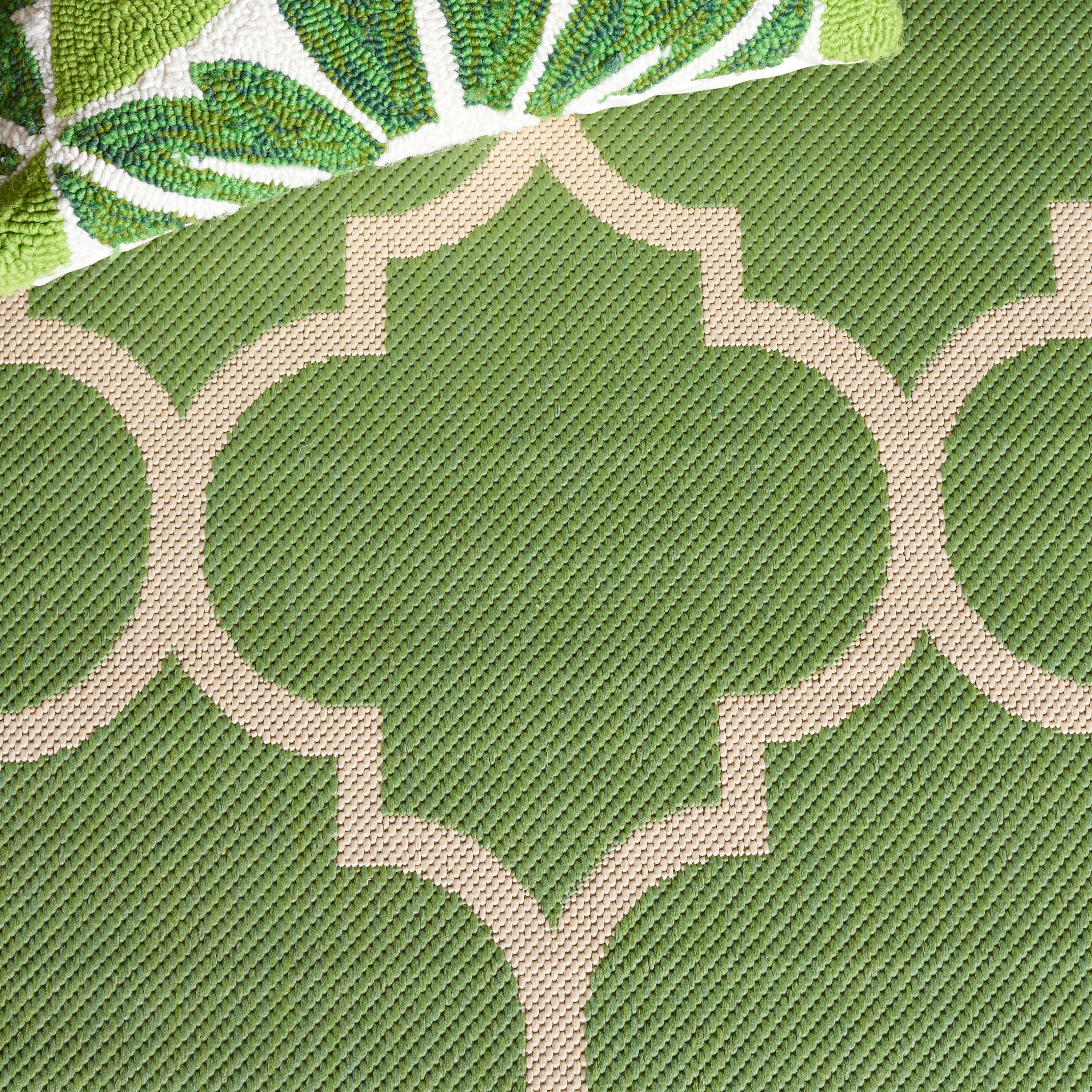 Safavieh Courtyard Alyssa Geometric Indoor/Outdoor Runner Rug, Green/Beige, 2'3" x 10'